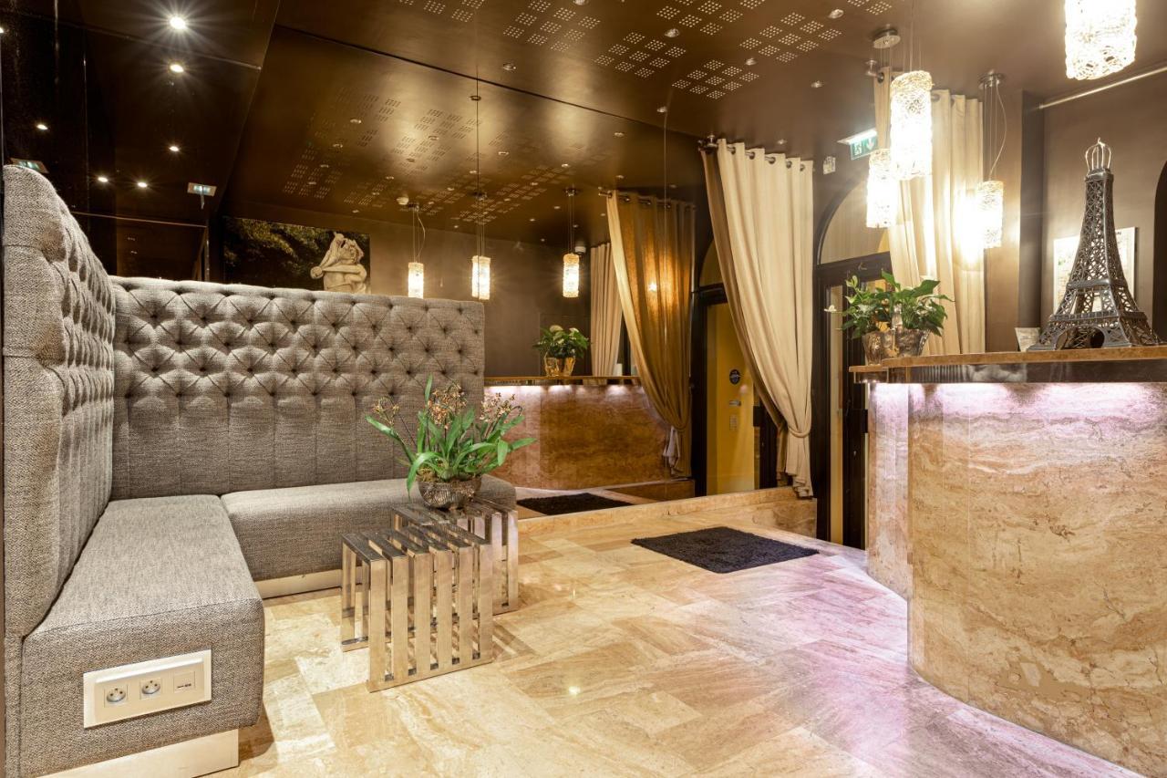 B Montmartre Hotel Paris Exterior photo